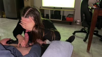 Hermosa Pequena Rubia Argentina Hace Una Mamada Profunda Mientras Vemos Futbol. Copa America Usa With Rubia Hermosa - hclips.com - Usa - Argentina