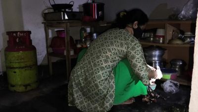 Desi Aunty Anal Doggy Style - Bangladeshi Step Mom Fucked Hard in Ass While Cooking - xxxfiles.com - India