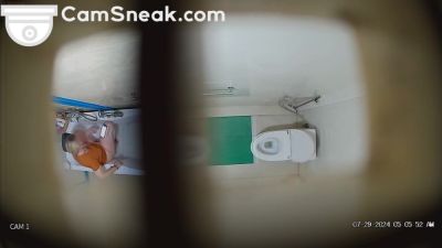 IPCAM - Big ass blonde fingering in bathtub - voyeurhit.com