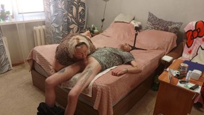Stepmom Gives Blowjob To Get A Mouthful Of Cum - upornia.com