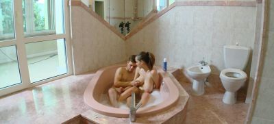 Lucie Wilde - Lucie Wilde Jacuzzi Sex Tape - theyarehuge.com