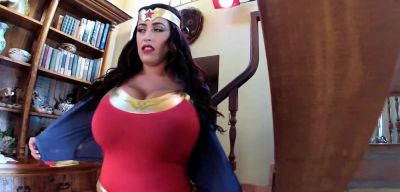 Leanne Crow - Wonder Woman GoPro 2 - theyarehuge.com