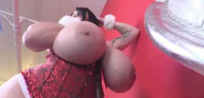 Leanne Crow - Sexy Staircase - theyarehuge.com