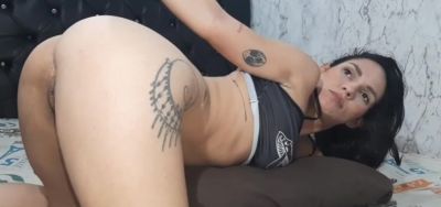 COLOMBIANA HERMOSA SE PONE EN CUATRO PARA QUE SU HERMANASTRO LE FOLLE SU VAGINA - inxxx.com
