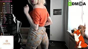 Alice - Alice is dancing in her pajamas and showing off her beautiful ass. - xvideos.com