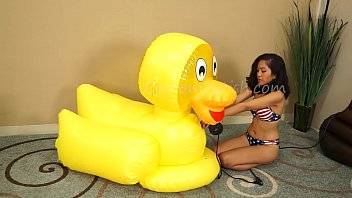 Syrena Inflates Inflatable Pool Toys - xvideos.com