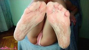 Babe Show Her Feet and Sensual Masturbate Pussy - Foot Fetish - xvideos.com