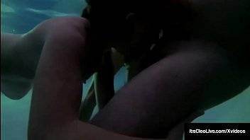 Milking Mermaids Its Cleo & Annie Knight Blow Dick In Pool! - xvideos.com