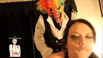 MANDI MAY GETS POUNDED BY GIBBY THE CLOWN - xvideos.com