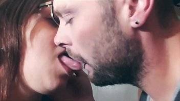 WHY WE DO ALL THIS. Amature couple kissing. (And Yes those lips are amazing.) - xvideos.com