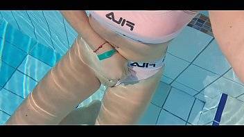 Public play with pussy in pool Sexy extreme girl - xvideos.com