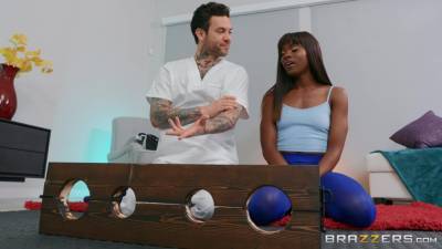 Ebony beauty sure wants to fuck with her yoga trainer - xbabe.com