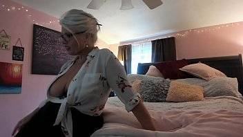Curvy MILF Rosie: Dancing and Getting in the Mood To Make Videos and Cam - xvideos.com