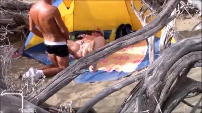 Mia - Polvo En La Playa With Veronica Rodriguez, Rrrr And Mia Khalifa - hclips.com