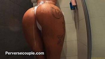 PISSING IN THE SHOWER - xvideos.com