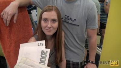 HUNT4K. Babe forgets about workout because she can get cash - xhamster.com