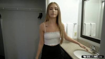 Little Teen fucked in the Kitchen - xhamster.com