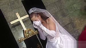 Lovely Bride Gets Nailed At The Altar - hdzog.com