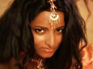 Sensual And Artistic Bollywood Babe - sunporno.com