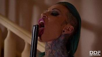 Big tits fetish Queen Calisi Ink fills her gaping pussy with enormous dildo - xvideos.com