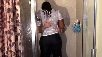 Big Black Booty Grinding White Dick in Shower till they cum - xvideos.com