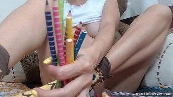 teen girl explores her sexuality with her crayons littlesexyowl - xvideos.com