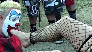 Foot Worshiping by FlipFlop The Clown - xvideos.com