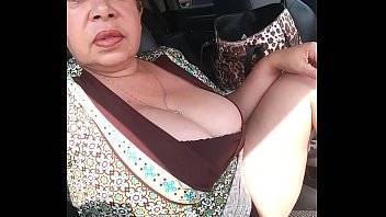 In the truck look my pussy - xvideos.com