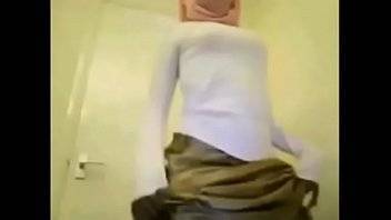 Muslim Taking off her Clothes - xvideos.com