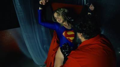 Supergirl gets powerless with the mighty dick - upornia.com