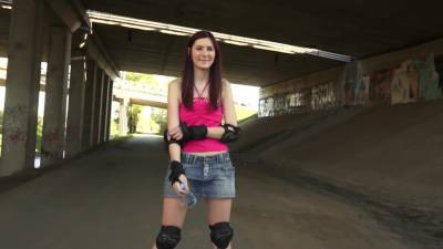 Girl On Roller Skates Has Sex For Money - upornia.com