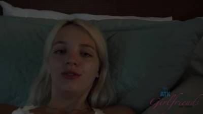 Linda Blonde - Kat is a sweet, blonde hitchhiker who likes having sex with strangers until she gets creampied - upornia.com