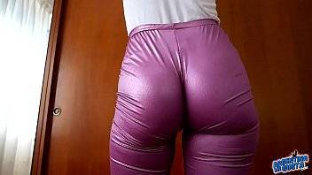 Incredible Ass Babe in Shiny Spandex Showing a Deep Puffy Cameltoe - xvideos.com