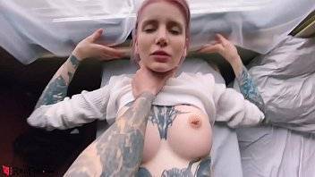 Pink-haired Babe Suck Dick Stranger, Pussy Fuck and Facial in the Train - xvideos.com