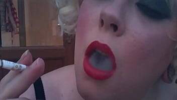 Tina - Blonde BBW Tina Snua Smokes A 120 Cigarette In Retro Underwear - xvideos.com - Britain