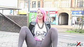 Teen cutie pissing in her pants outdoors - xvideos.com - Britain