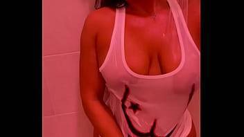 Carmela Clutch Shower Tease - xvideos.com