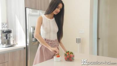 Delicious pussy flavored strawberry and whipped cream - anysex.com