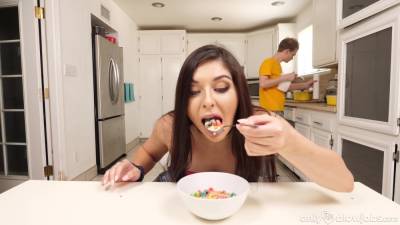 Alex Jett - Keira Croft - Sis sucks dick at breakfast and swallows the whole load - hellporno.com