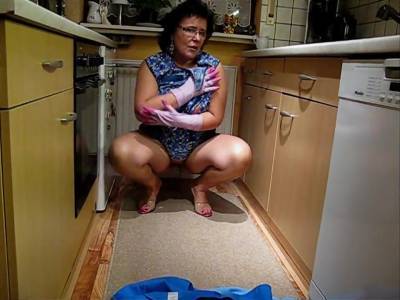 Lady - Mature German Lady Trying On Aprons - txxx.com - Germany
