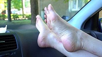 Pretty Feet Model With Tiny Feet Shows Her Soles In The Car - xvideos.com