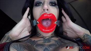 Big tit tattooed slut Janey Doe loves it rough - xvideos.com