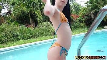 Skinny american teen fingers herself smoothly by the pool - xvideos.com - Usa