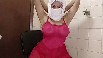 Sexy arabian hijabi slut masturbate squirting pussy in niqab on webcam - xvideos.com