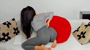 big ass girl squirting in tight yoga pants - xvideos.com