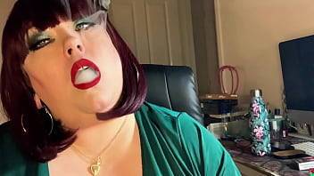 Tina - Fat UK Domme Tina Snua Chain Smokes 2 Cork Cigarettes While Playing With Her Tits - OMI, Nose & Cone Exhales, Drifting - xvideos.com - Britain