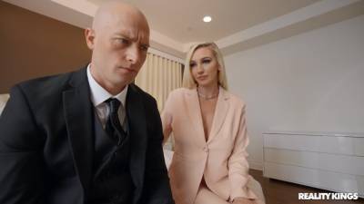 Kendra Sunderland - Zac Wild - Bald dude takes good care of blonde's puffy cunt - hellporno.com