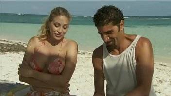 Italian pornstar Vittoria Risi screwed by two sailors on the beach - xvideos.com - Italy