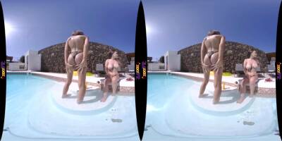 Wet Jo & Tia - Afternoon Sun Outdoors in Pool - Virtual reality POV - xtits.com