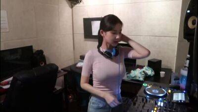 On the first day of learning Pilates, someone to play with in the DJ practice room! - veryfreeporn.com - China